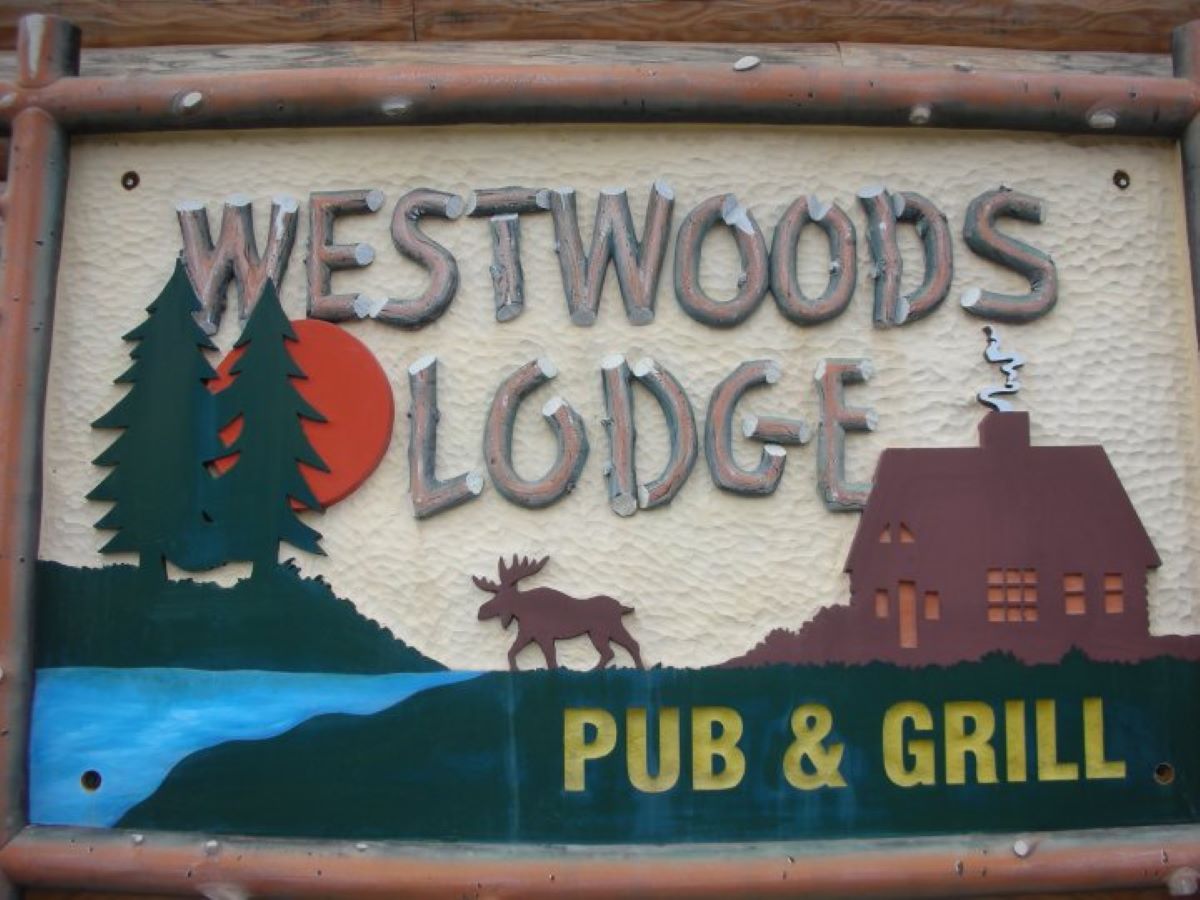 Westwoods Lodge Pub & Grill