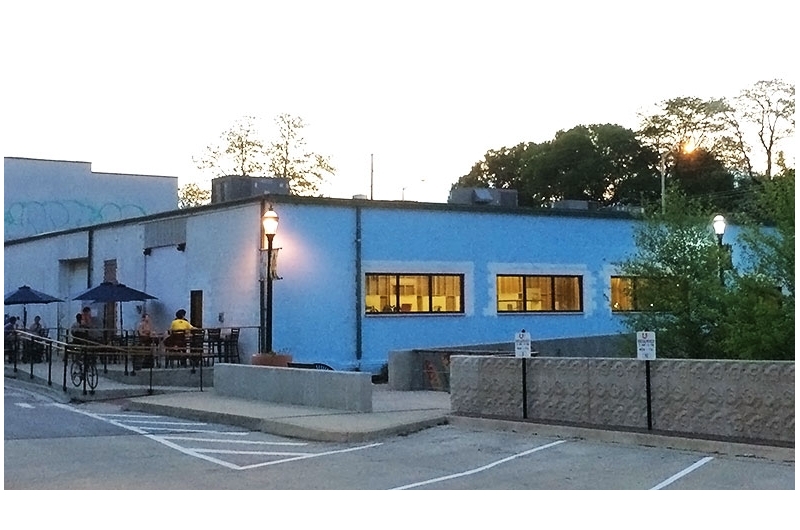 Exterior of 25 O'Clock brewing Company located in Urbana.