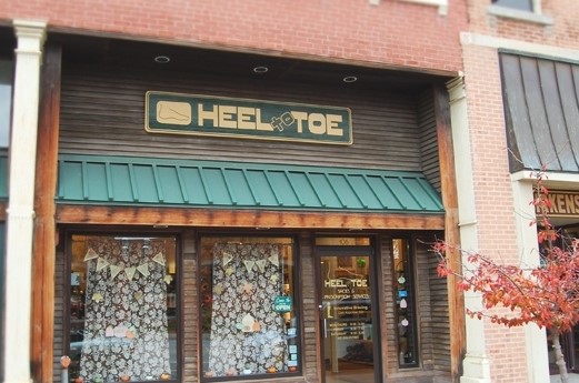 Exterior of Heel to Toe located in Urbana.