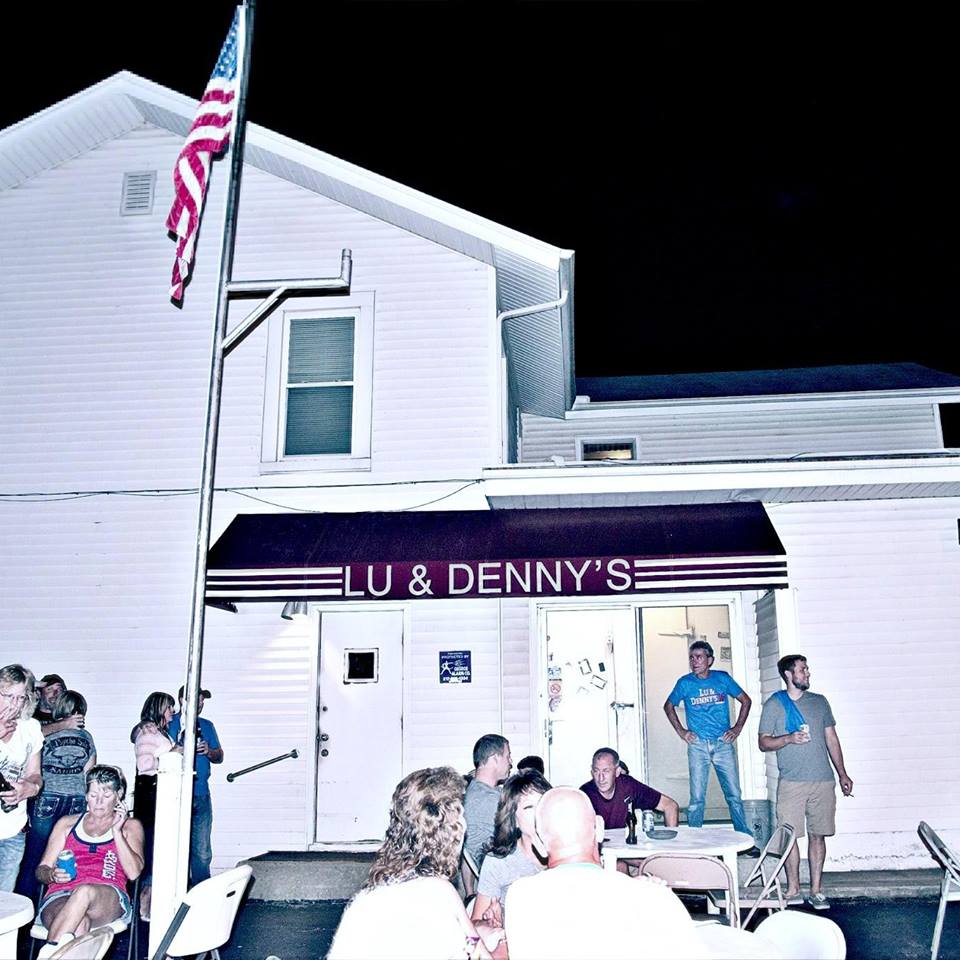 Exterior of Lu & Denny\'s