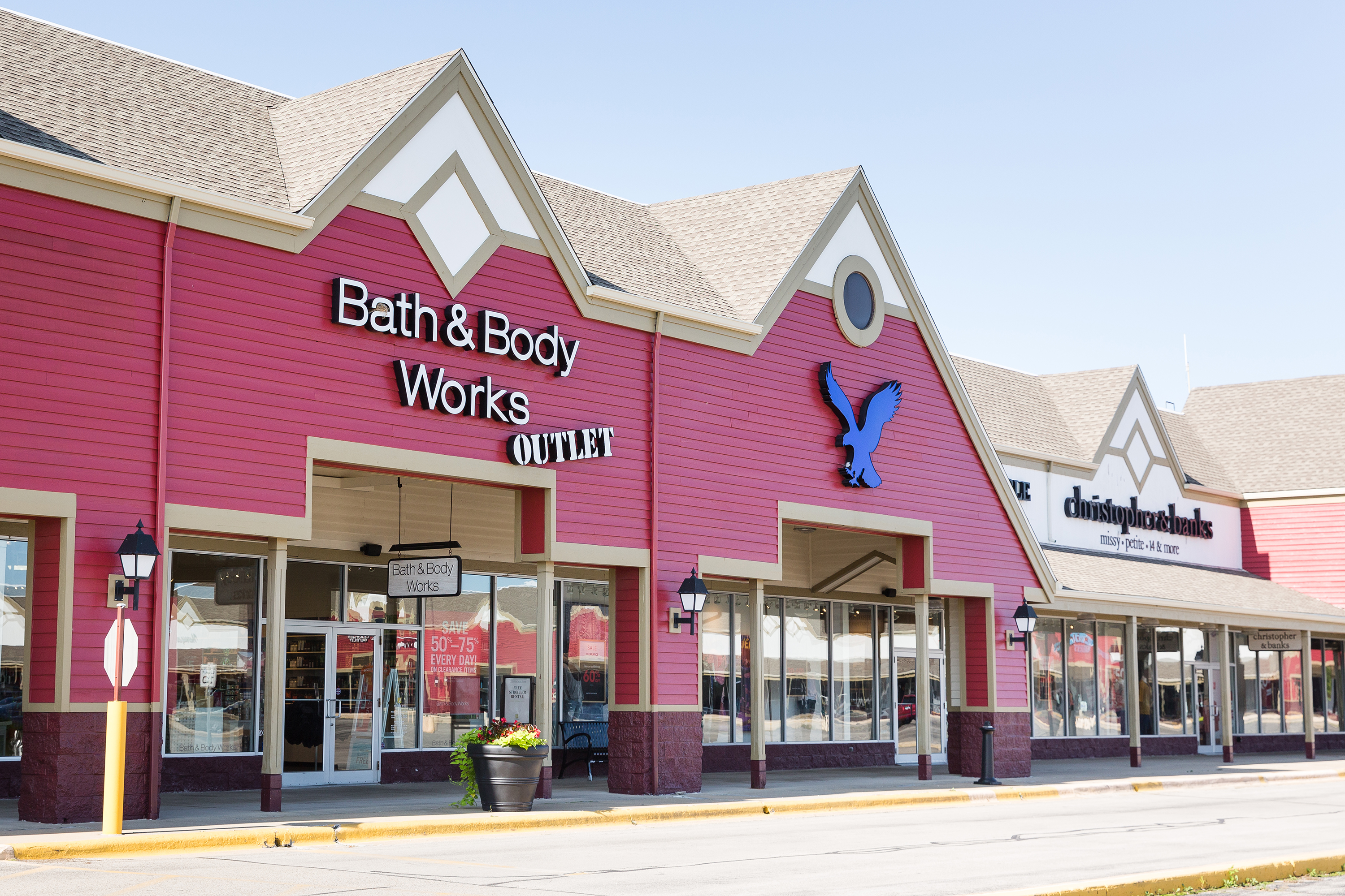Exterior of Bath and Bodyworks Outlet in Tuscola.