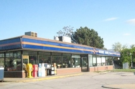Exterior of Merry Ann's Diner.