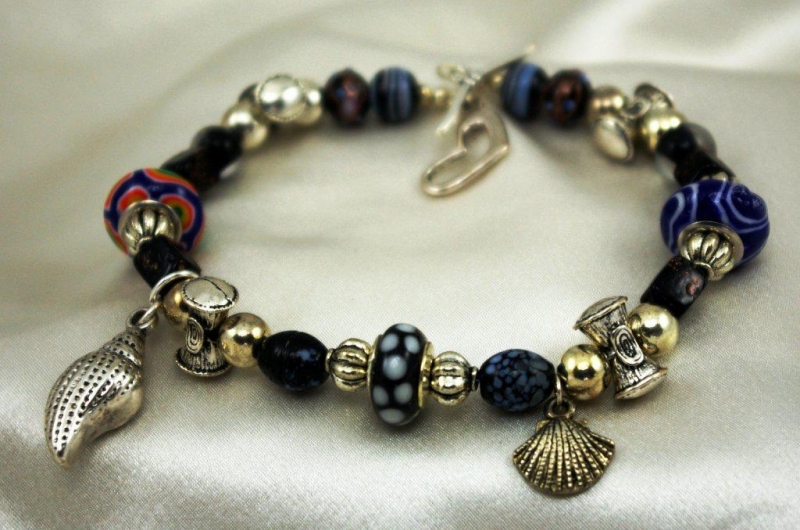 Bracelet from Pandora.