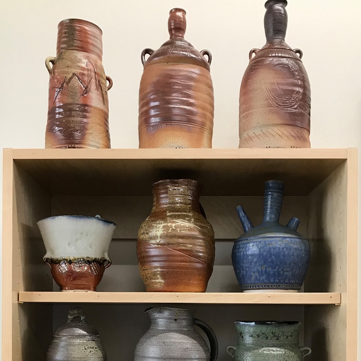 Display of vases at Tom Brewer Gallery.