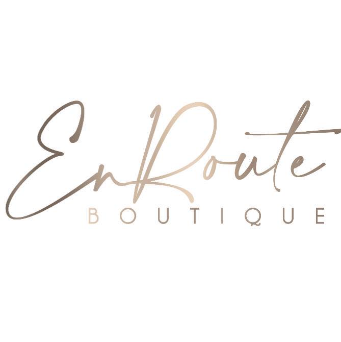 Logo for En Route Boutique.