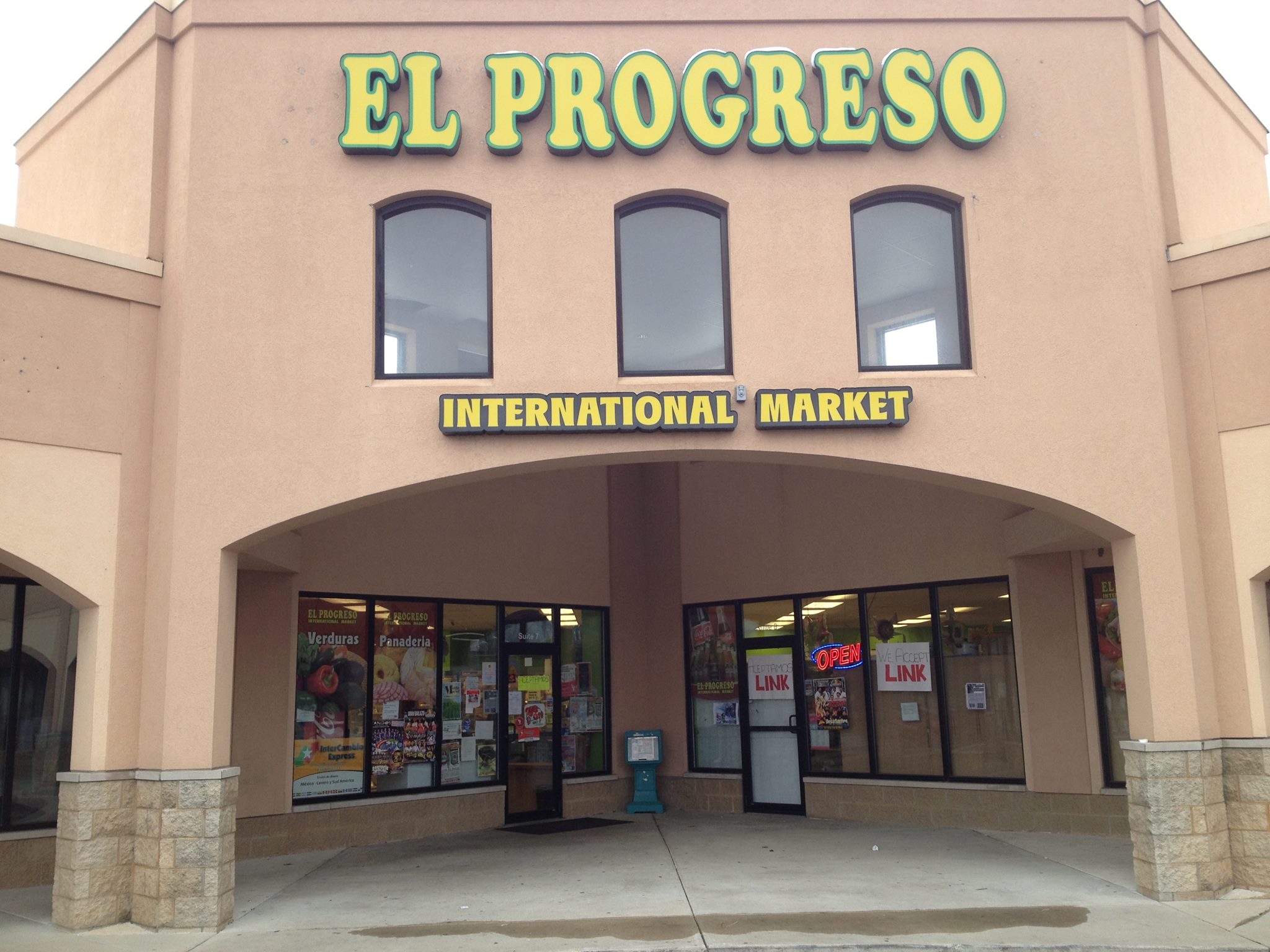 Exterior of El Progreso in Urbana.