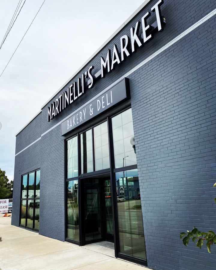Exterior of Martinelli\'s Market in Downtown Champaign.