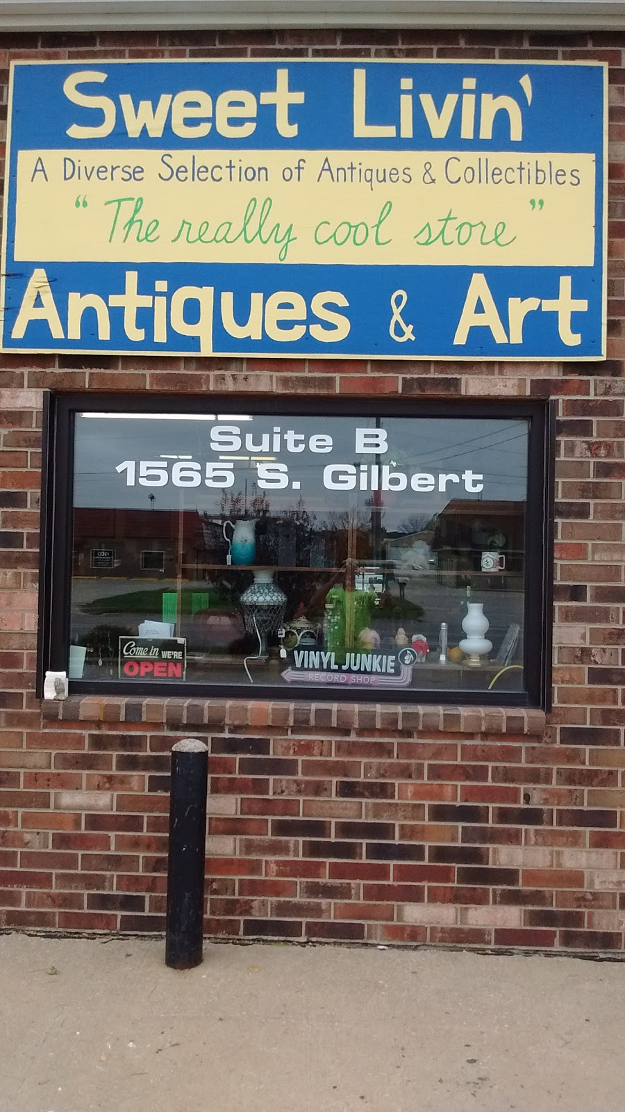 Sweet Livin' Antiques, Art & Records