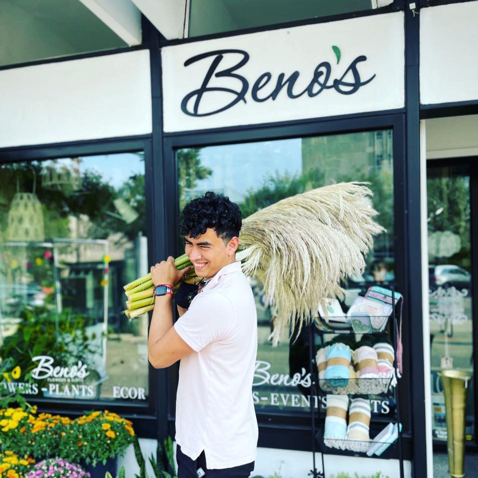 Beno's Flowers and Gifts