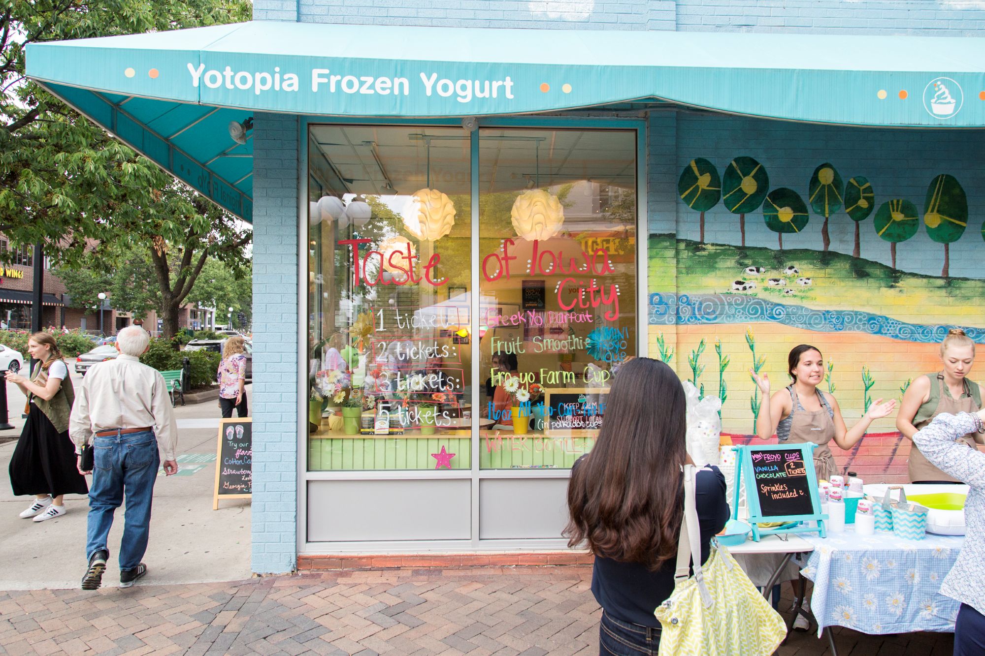 Yotopia Frozen Yogurt