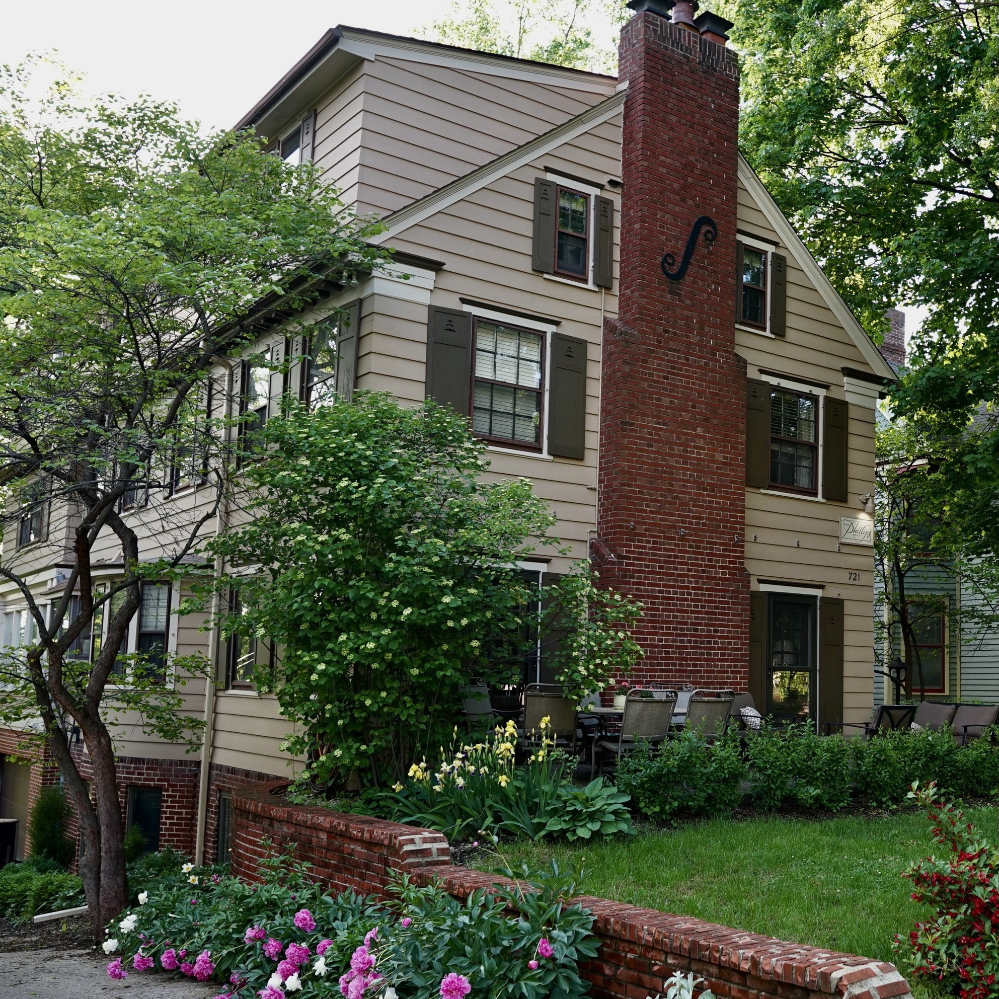 Historic Phillips House Bed & Breakfast