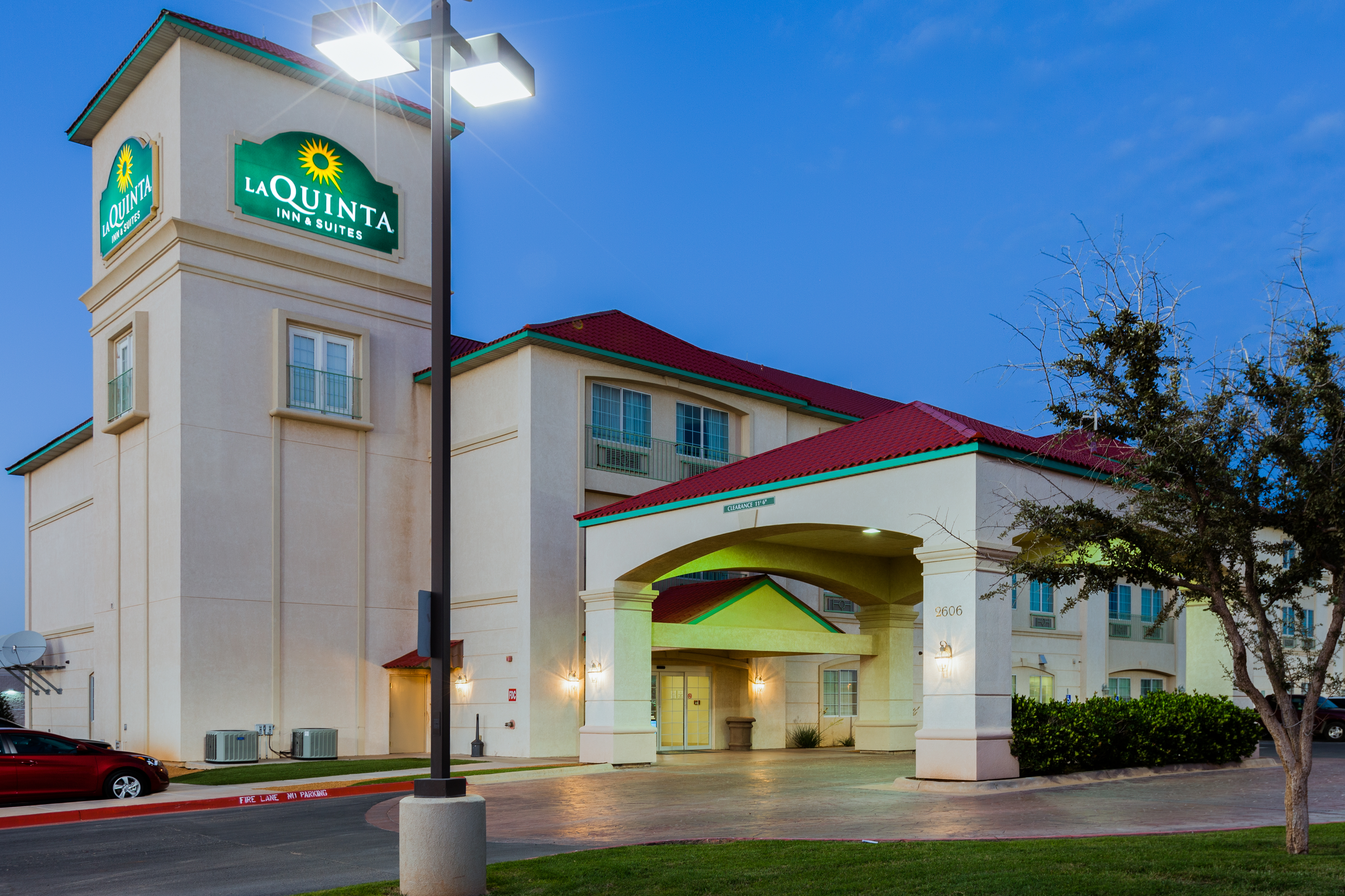 La Quinta Inn & Suites by Wyndham Midland North image