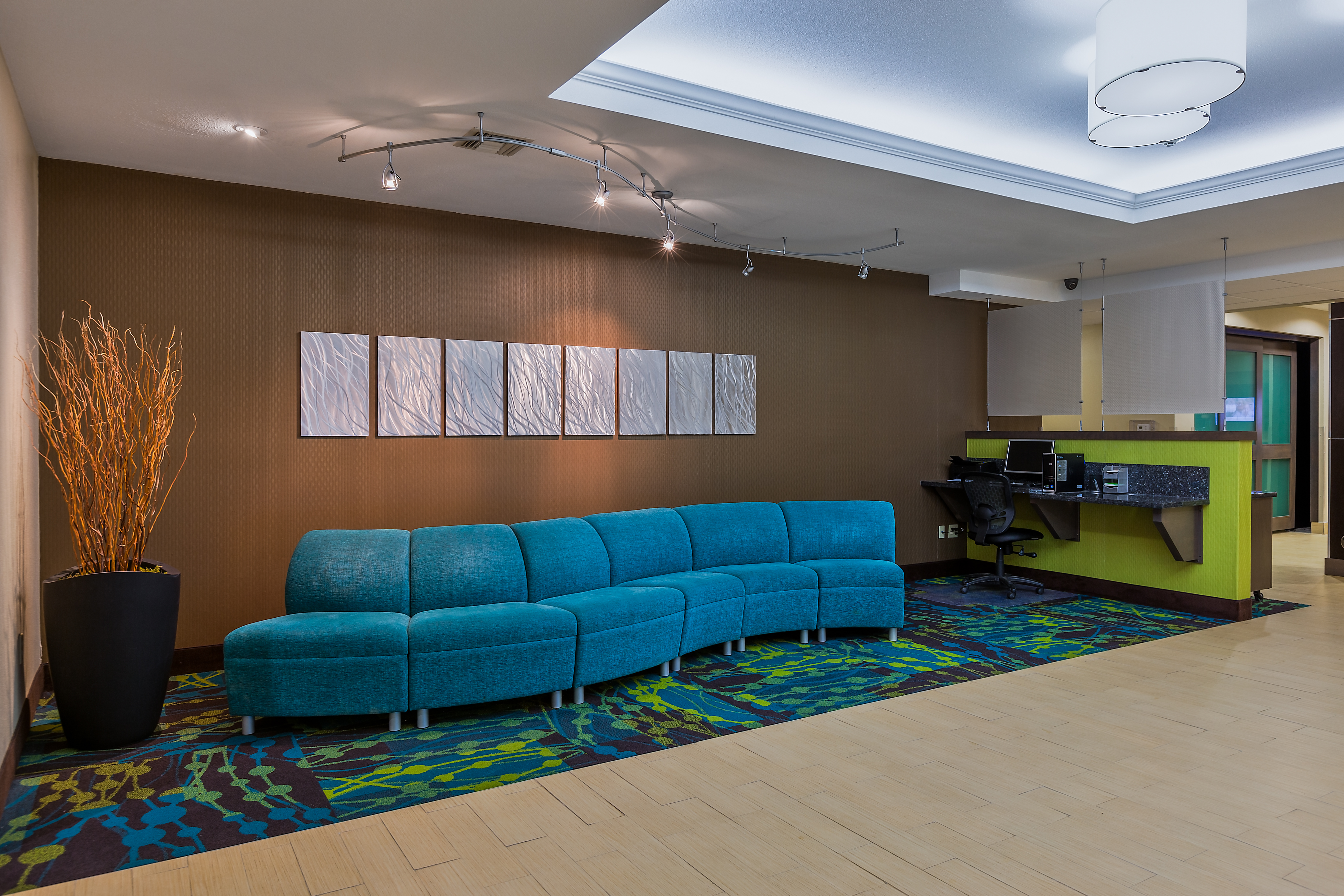La Quinta Inn & Suites by Wyndham Midland North image