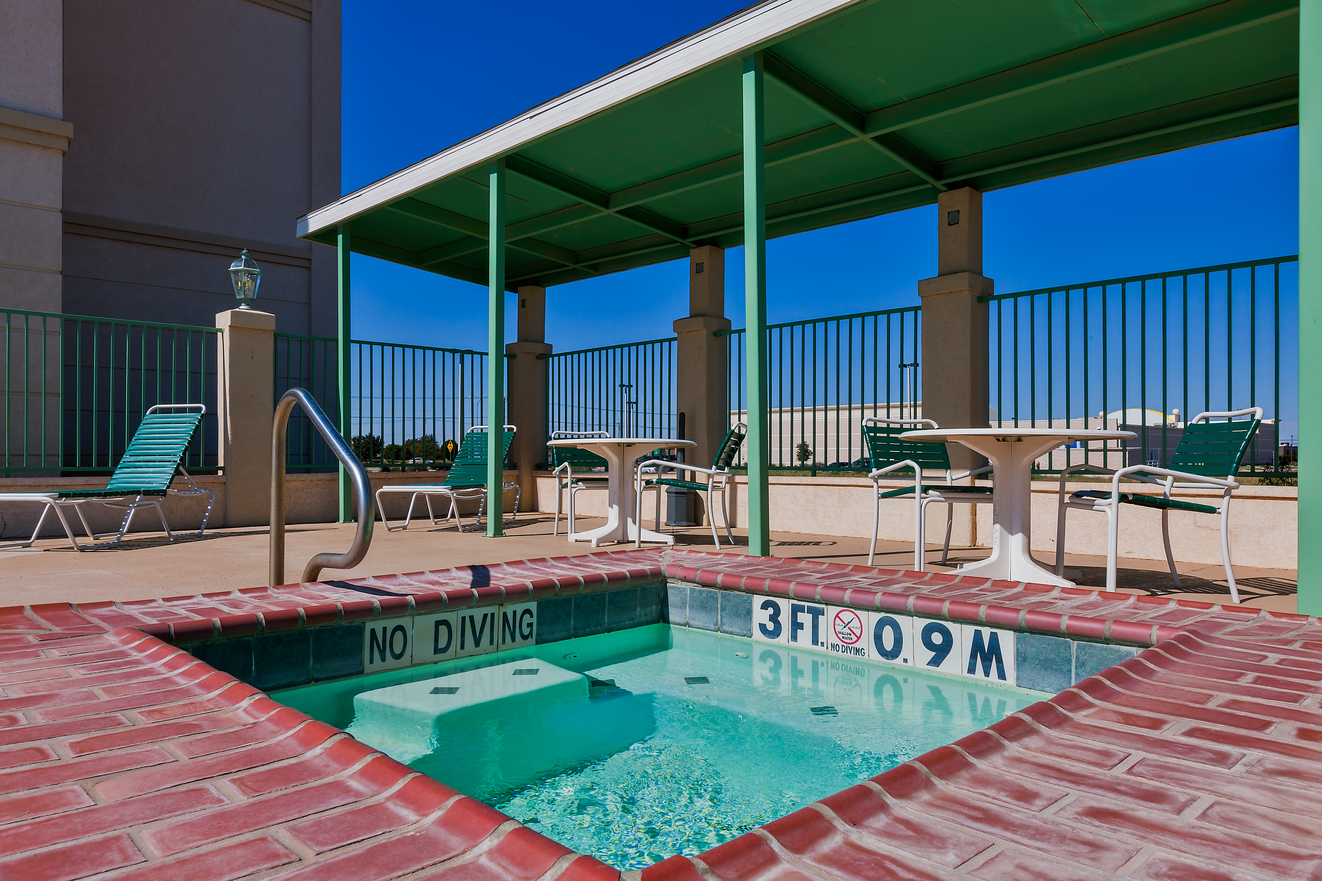 La Quinta Inn & Suites by Wyndham Midland North image