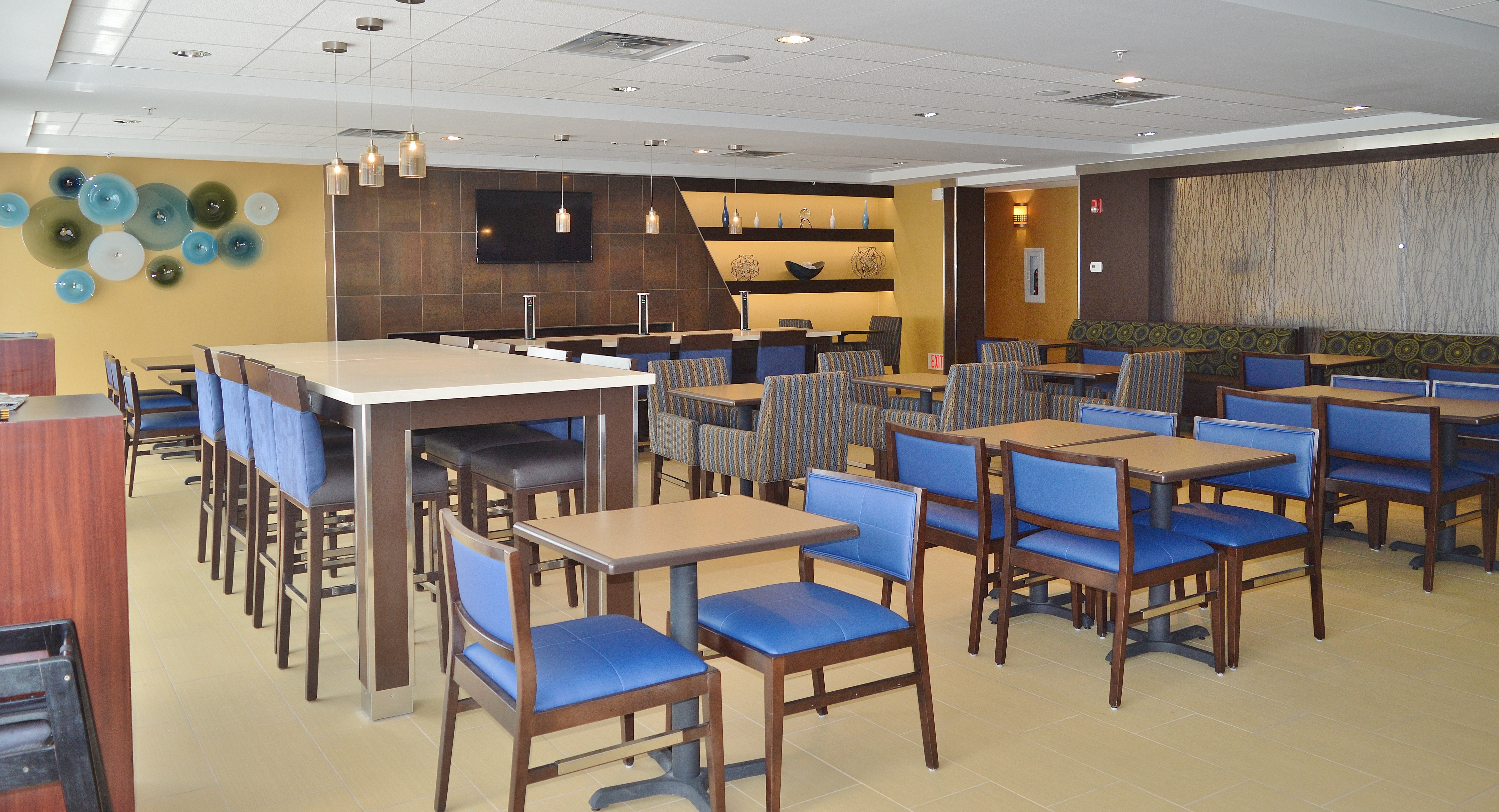 Holiday Inn Express & Suites – Loop 250 image