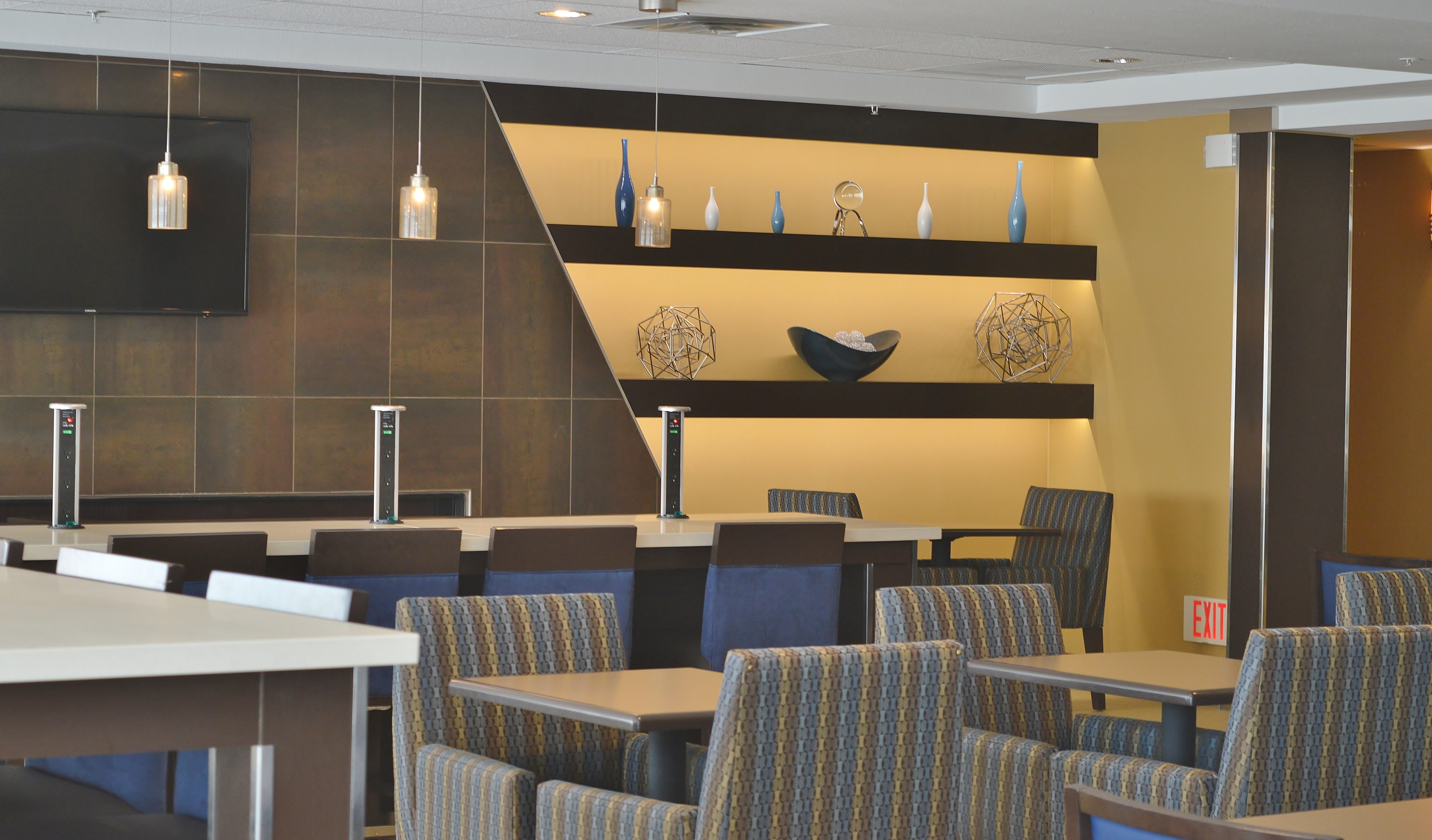 Holiday Inn Express & Suites – Loop 250 image