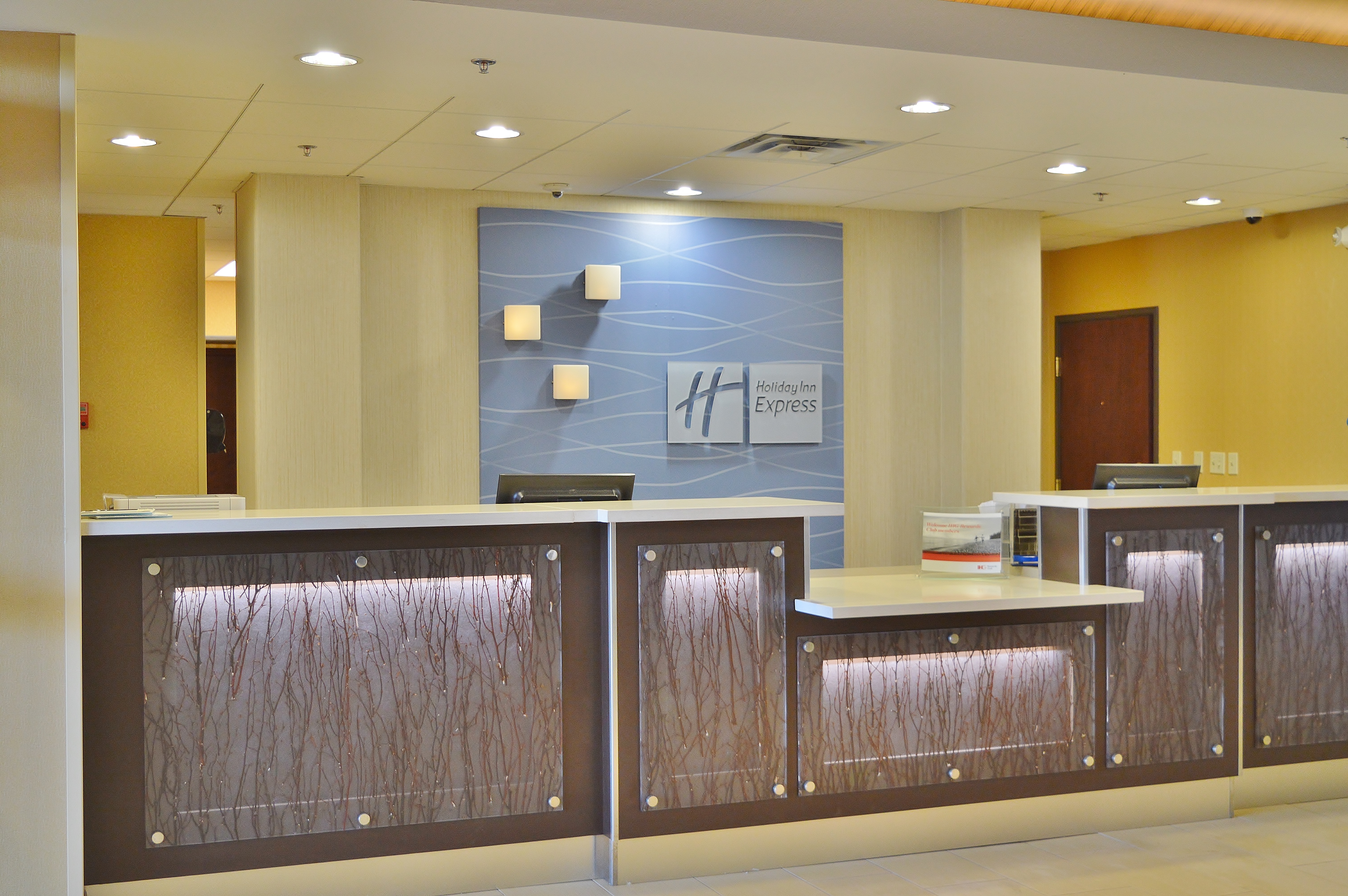 Holiday Inn Express & Suites – Loop 250 image