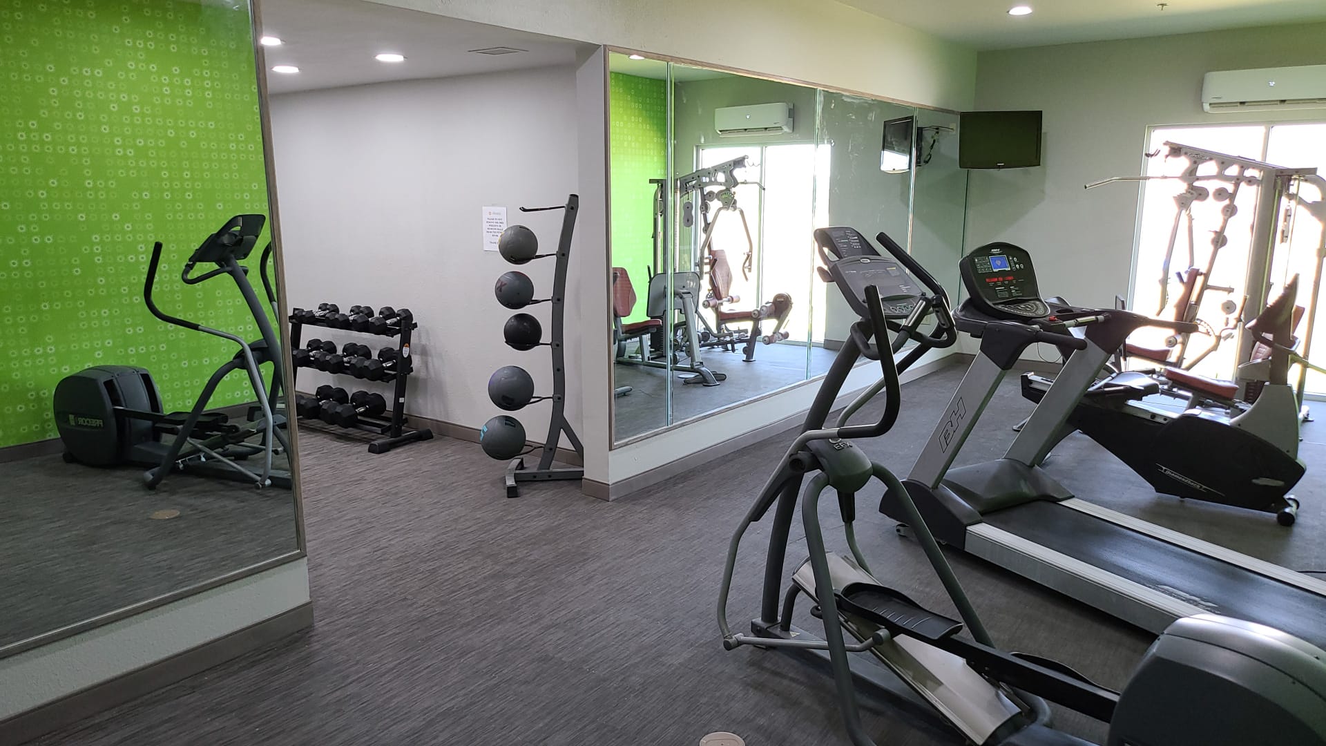 La Quinta Inn & Suites by Wyndham Midland North image