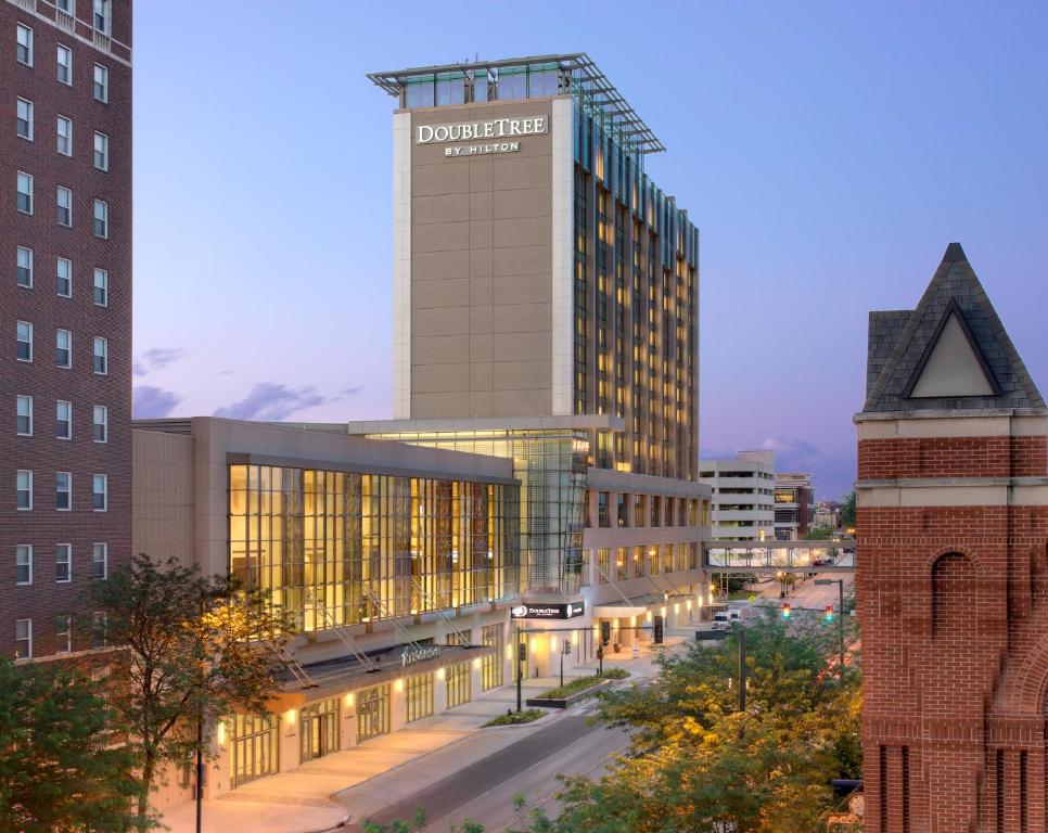 Doubletree by Hilton at the Alliant Energy PowerHouse